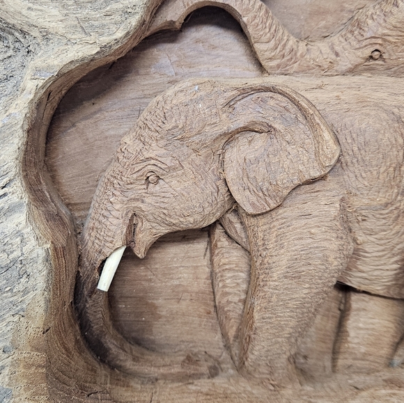 Handcrafted elephant sculpture hanging - Picture 2 of 7